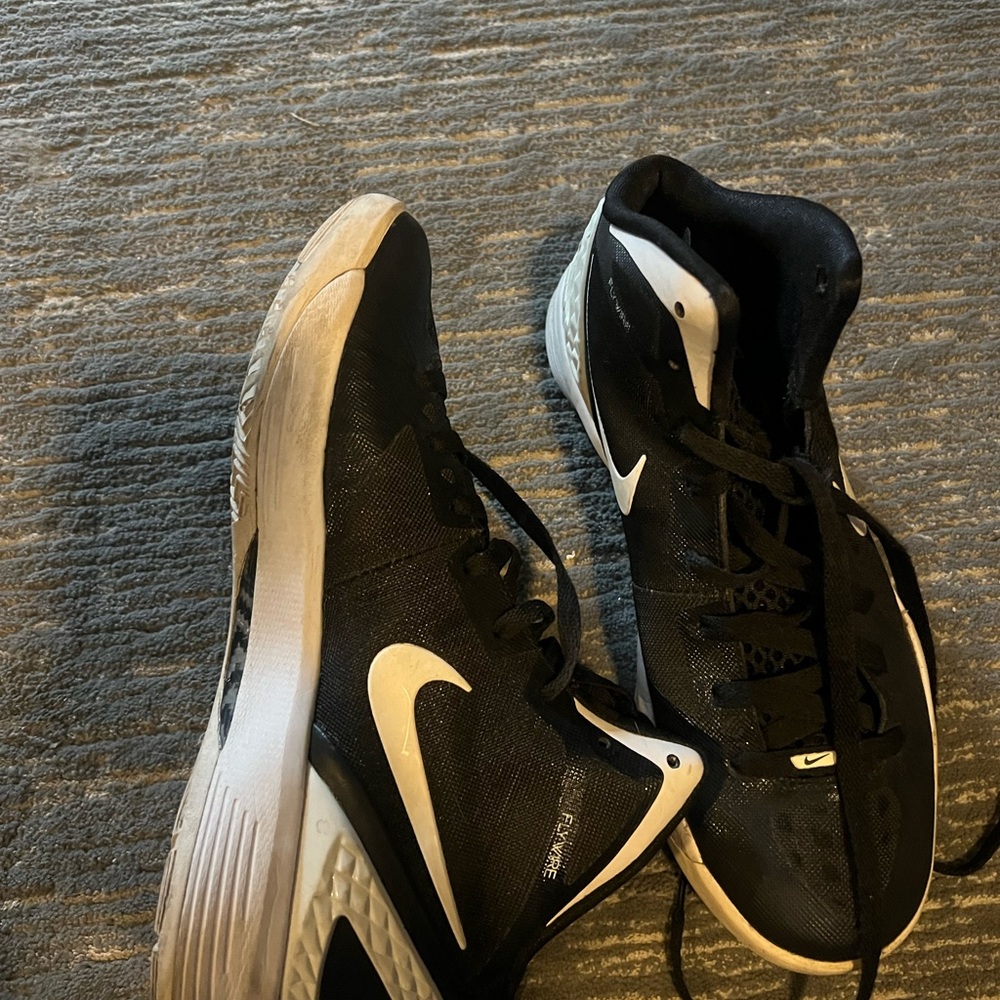 Nike Hyperdunks - image 5